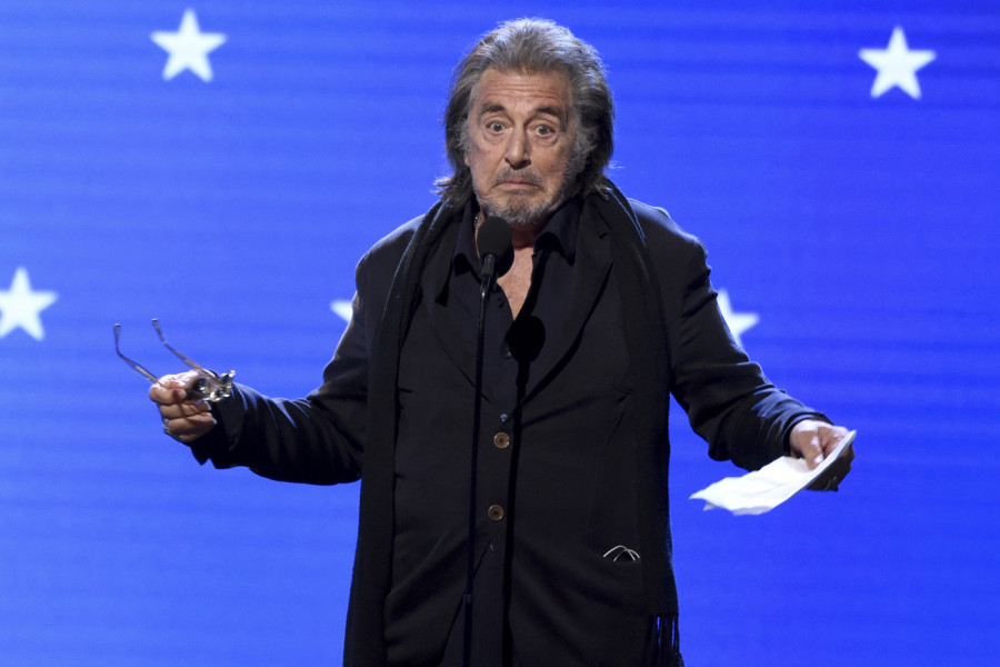 SNIMLJENA TRUDNA DEVOJKA AL PAĆINA: Evo kako u osmom mesecu izgleda Nur koja je 54 godine mlađa od glumačke legende! (FOTO)