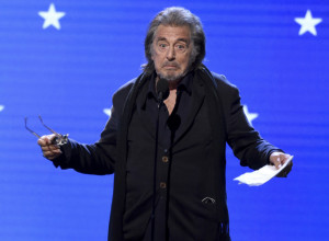 SNIMLJENA TRUDNA DEVOJKA AL PAĆINA: Evo kako u osmom mesecu izgleda Nur koja je 54 godine mlađa od glumačke legende! (FOTO)