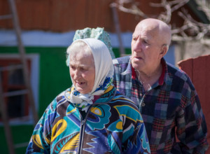 DECI SMO DALI SVE ŠTO SMO IMALI, A EVO ŠTA NAS JE SNAŠLO: Ispovest bake i deke kida srce, otkrili su šta im je uradila ćerka, a onda se sin oženio i usledilo je nešto još gore!