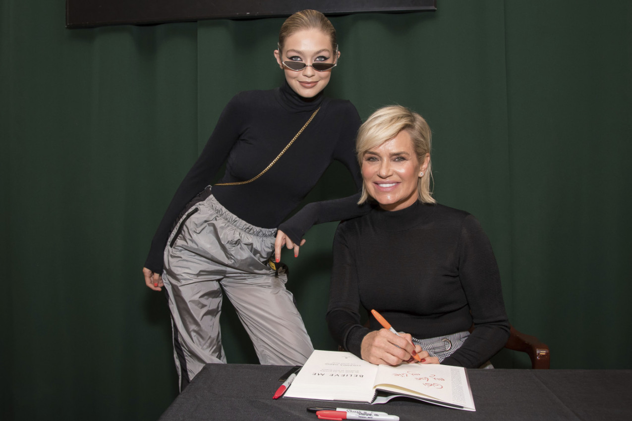 MAJKA IZ PAKLA! Otkriveno kroz kakav je užas prolazila čuvena manekenka i kako ju je najvažnija žena u životu izgladnjivala: Samo ovo je smela da pojede kad skapava od gladi! (FOTO/VIDEO)