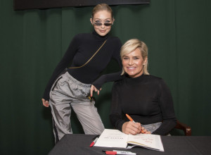 MAJKA IZ PAKLA! Otkriveno kroz kakav je užas prolazila čuvena manekenka i kako ju je najvažnija žena u životu izgladnjivala: Samo ovo je smela da pojede kad skapava od gladi! (FOTO/VIDEO)