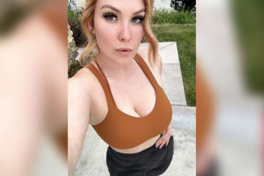 BILA JE AMERIČKI MARINAC, A ONDA SU ISPLIVALE FOTOGRAFIJE NA KOJIMA JE GOLA: Nakon ove afere dobila je ponudu koja se ne odbija, evo čime je zaludela muškarce (VIDEO)