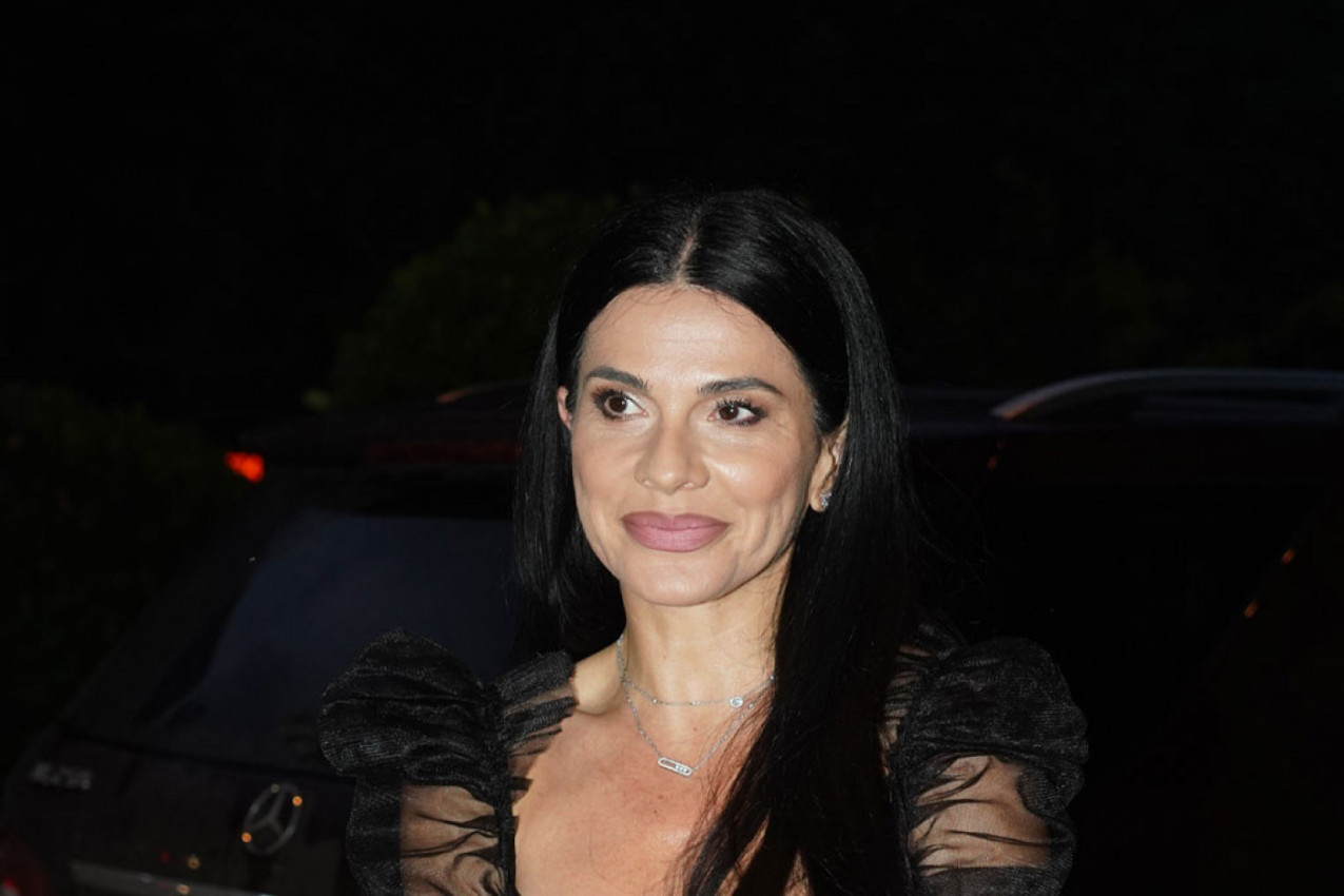 ALEKSANDRA, KAKAV JE TO DEKOLTE? Voditeljka Jeftanović u nikad smelijoj odevnoj kombinaciji, pokazala adute, muškarci u transu: Otrov bih ti iz ruke jeo! (FOTO)