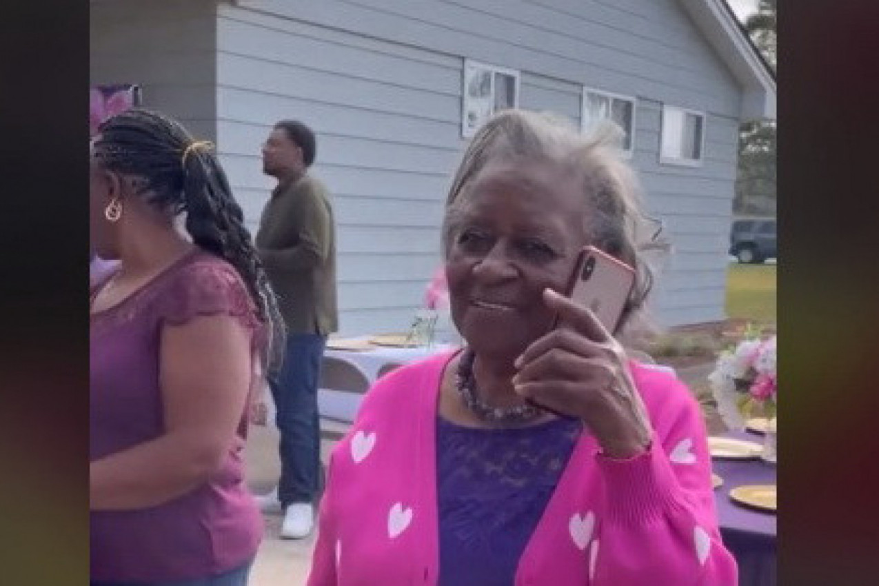 PROSLAVLJALA JE 94. ROĐENDAN I NI SANJALA NIJE ŠTA ĆE JOJ SE DOGODITI: Dobila je poziv, a potom vrisnula od šoka i završila na zemlji! (VIDEO)