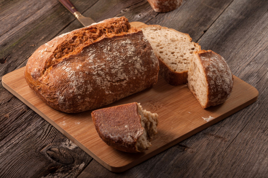 A KAKO VI ZOVETE PRVO I POSLEDNJE PARČE HLEBA? Ovo pitanje posvađalo je Tviteraše, a zanemećete kad vidite neke od predloga, ali i kakvo se verovanje u Srbiji vezuje za njega!