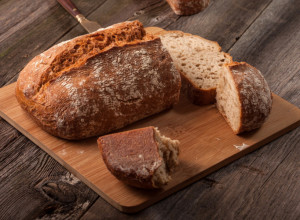 A KAKO VI ZOVETE PRVO I POSLEDNJE PARČE HLEBA? Ovo pitanje posvađalo je Tviteraše, a zanemećete kad vidite neke od predloga, ali i kakvo se verovanje u Srbiji vezuje za njega!