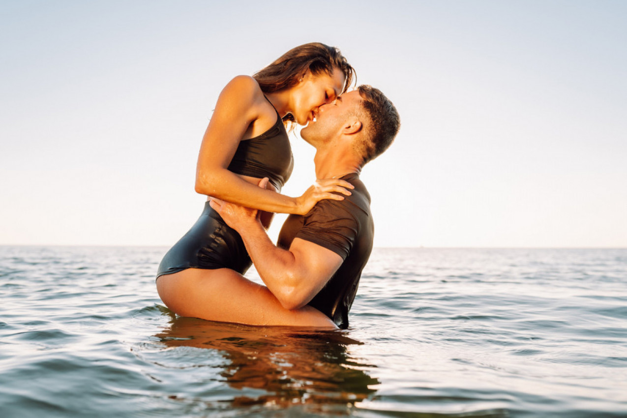 ZVEZDA FILMOVA ZA ODRASLE OTKRIVA NAJBOLJE POZE DA LETNJE DANE: 3 pružaju zagarantovano zadovoljstvo, a tek jedan detalj koji on predlaže... zanemećete!