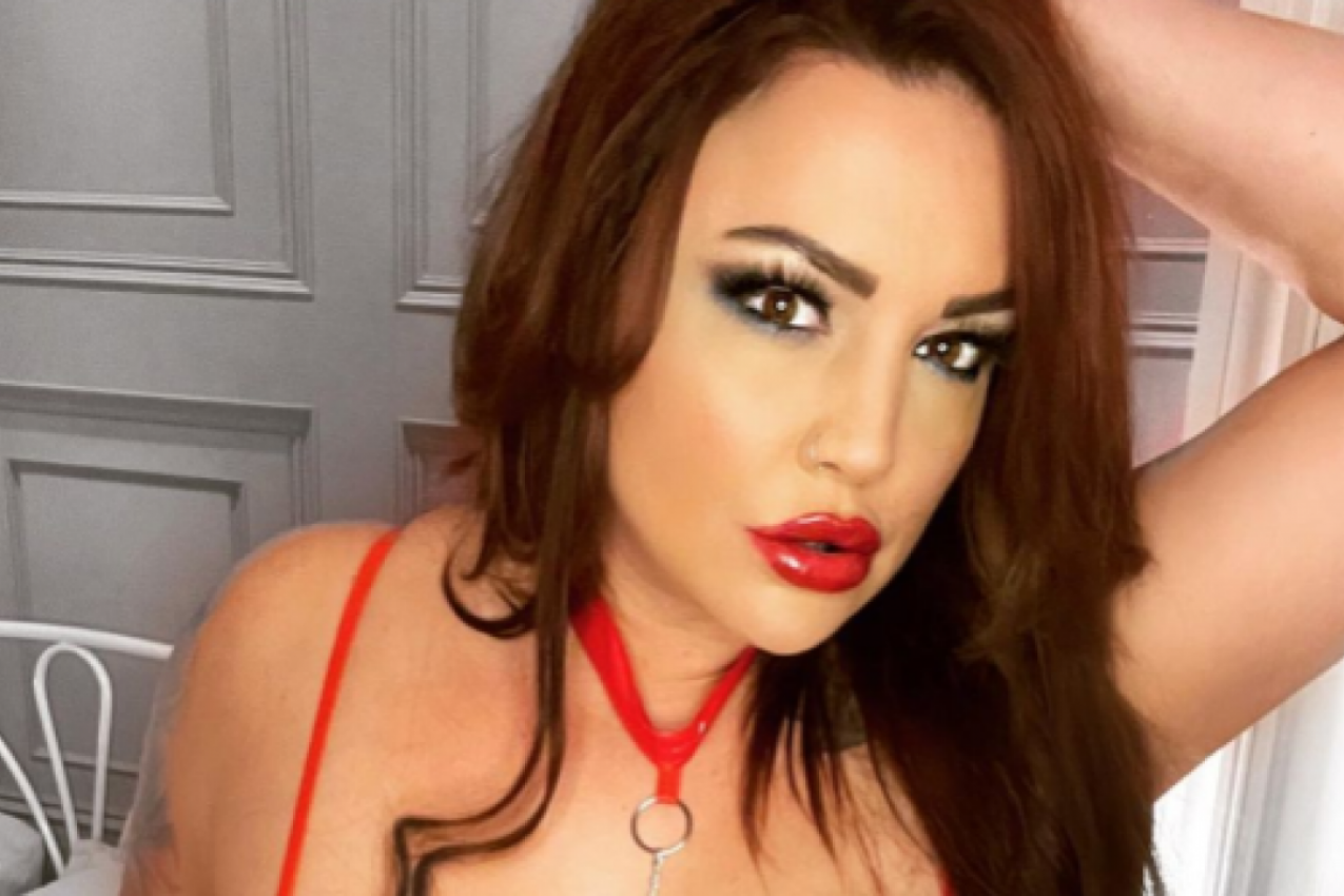 ONA JE ZVEZDA FILMOVA ZA ODRASLE I PRAVI OZBILJNE PROBLEME KOMŠIJAMA: Razlog je neverovatan, ali Rara ima objašnjenje za sve! (FOTO)