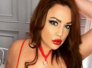 ONA JE ZVEZDA FILMOVA ZA ODRASLE I PRAVI OZBILJNE PROBLEME KOMŠIJAMA: Razlog je neverovatan, ali Rara ima objašnjenje za sve! (FOTO)