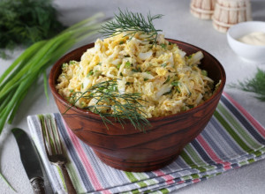 PREUKUSNA SALATA OD JAJA I PRAZILUKA, SPREMNA ZA TREN: Može da se jede kao obrok ili dodatak jelu, uživaćete u svakom zalogaju!