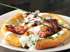 DA LI ZNATE ŠTA JE LANGOŠ:? Čuveni mađarski specijalitet, ukusniji od mekika, može biti i slan ili sladak!