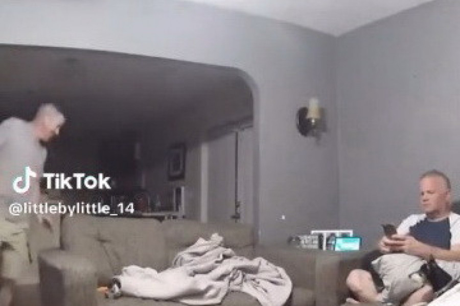 PAS JE JURIO KROZ STAN, A ONDA JE USLEDILA JEZIVA SCENA: Vlasnik je zanemeo kad je video šta se desilo njegovom ljubimcu, nastao je tajac (VIDEO)