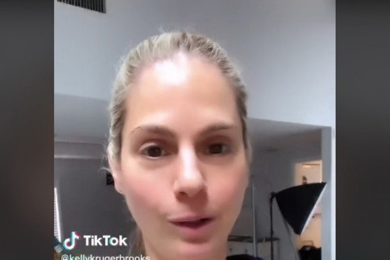 SAVET ZLATA VREDAN ZA BRZO I EFIKASNO ČIŠĆENJE PROZORA:  Potrebna vam je samo jedna namirnica iz kuhinje koja čudesno uklanja i najupornije fleke