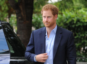 OČAJNIČKI POTEZ PRINCA HARIJA: Ostavlja Megan i odlazi u Afriku kako bi zaradio novac posle poslovnog debakla! (FOTO)