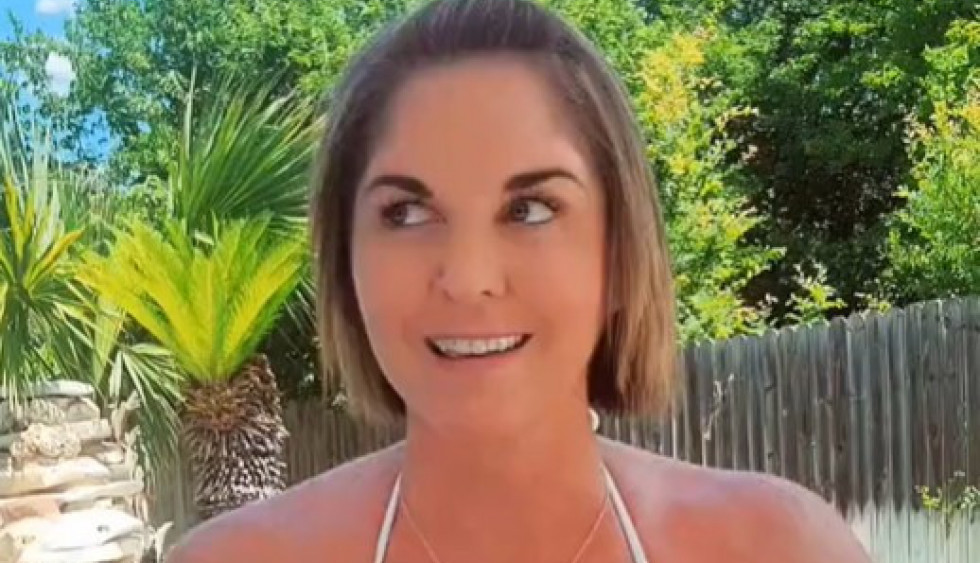 KOMŠIJE SU PODIGLE OGROMNU OGRADU PORED NJENOG DVORIŠTA: Nisu mogli više da gledaju ono što je svakodnevno radila pred njihovim očima, da li biste vi pristali? (VIDEO)