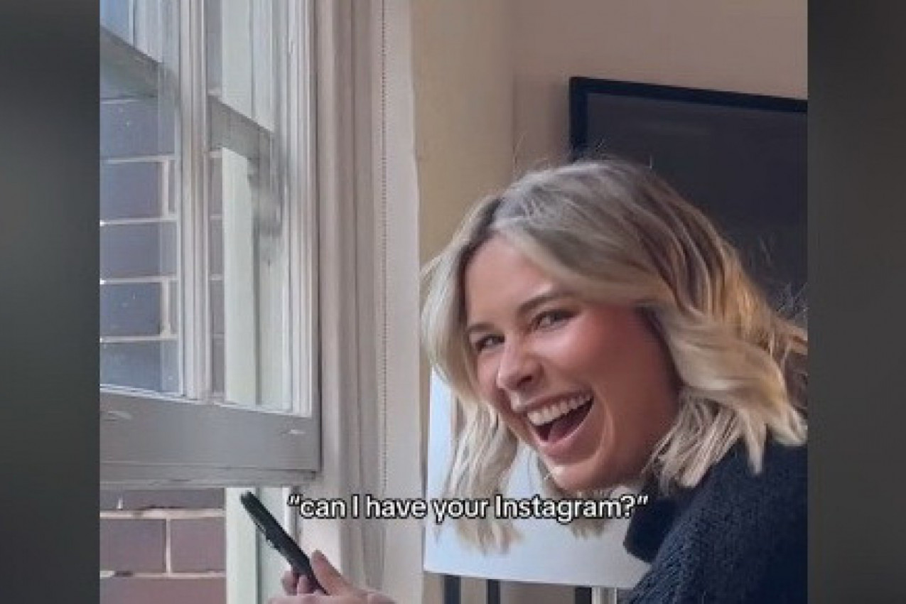 POJAVIO SE IZNENADA NA PRED NJENOM KANCELARIJOM, A NJOJ JE SRCE BRŽE ZALUPALO: Plavokosa lepotica otkrila je detalje neobične romanse sa peračem prozora (VIDEO)