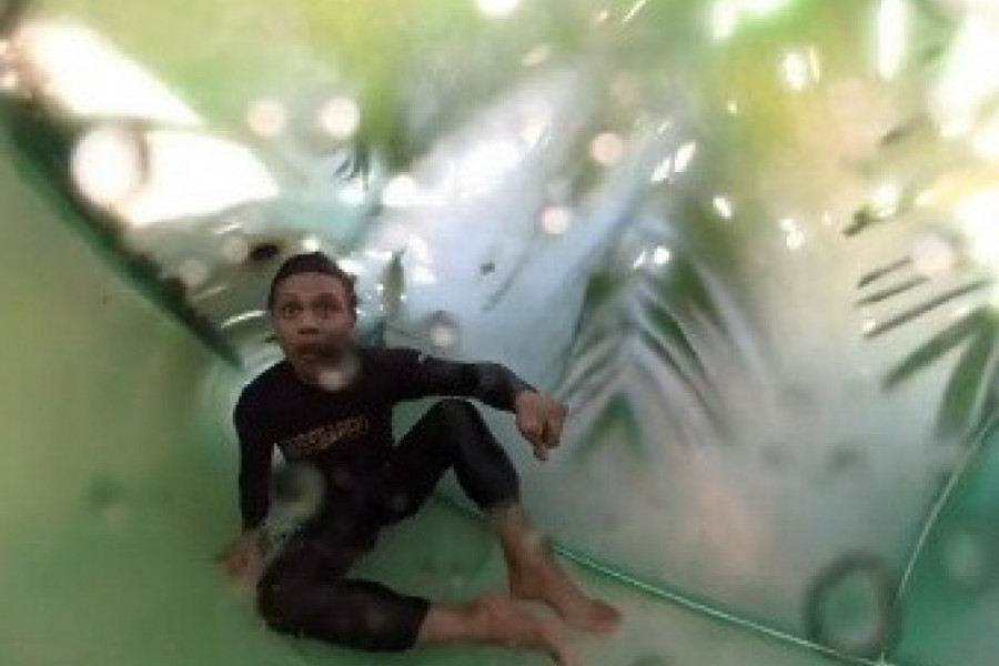 ŽELEO JE DA SE PROVOZA NA TOBOGANU, A ONDA JE USRED VOŽNJE NASTALA DRAMA: Ono što je doživeo nije ni u najgorim noćnim morama mogao da sanja! (VIDEO)