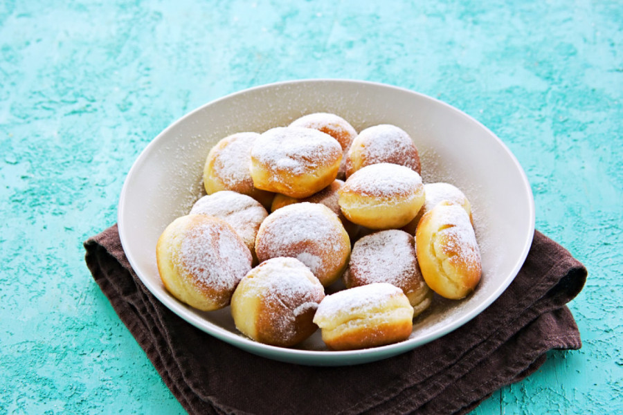 MINI KROFNE IZ RERNE SOČNE KAO BAKINE: Bez prženja u ulju gotove su za tili čas (FOTO)