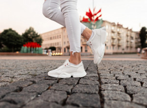 KAKO DA BELE PATIKE BUDU KAO NOVE: Jeftino, brzo i lako čišćenje a nije pasta, niti gumica za brisanje