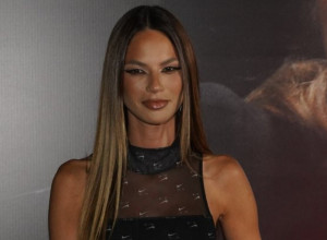 BIVŠA OGNJENOVA ŽENA SE SKROZ RASPUSTILA: Dubok dekolte i otvoren šlic, a ispod bez donjeg veša sve pršti od provokacije! (FOTO/VIDEO)