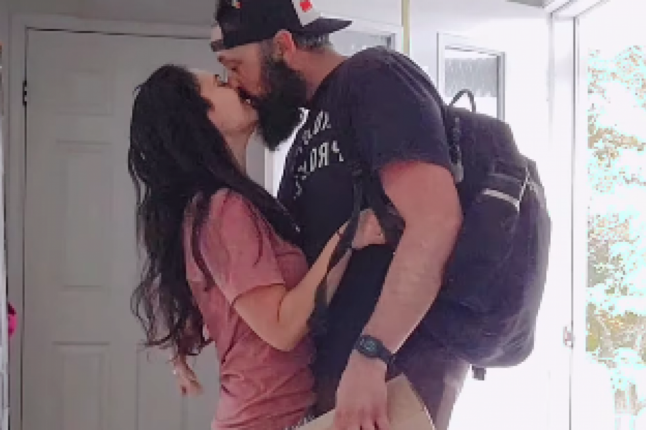 ŽENA JE PRIMETILA KAKO JOJ SE BRAK RASPADA NAKON ROĐENJA DECE: Ono što je uradila potpuno je oduševilo njenog supruga, o ovom gestu svi govore (VIDEO)