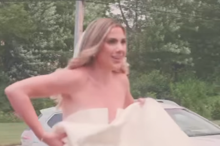 SNIMAK OVE NEVESTE RASPLAKAO JE SVET: Pre dolaska matičara ušla je u kola i nestala, kada su videli gde se uputila nastao je tajac (VIDEO)