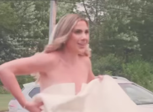 SNIMAK OVE NEVESTE RASPLAKAO JE SVET: Pre dolaska matičara ušla je u kola i nestala, kada su videli gde se uputila nastao je tajac (VIDEO)