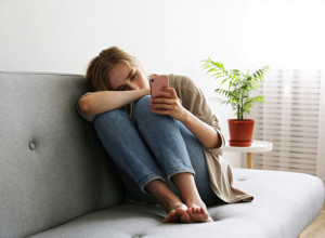 OPREZ! OVO SU SKRIVENI SIMPTOMI DEPRESIJE: Javljaju se u određeno doba dana, a mogu ukazati na ovaj poremećaj (FOTO)