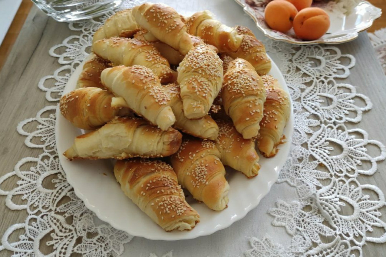 DOMAĆE KIFLICE KOJE SE TOPE U USTIMA: Jednostavan recept za jelo koje obožavaju sve generacije (FOTO)