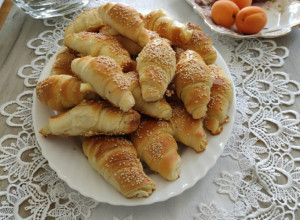 DOMAĆE KIFLICE KOJE SE TOPE U USTIMA: Jednostavan recept za jelo koje obožavaju sve generacije (FOTO)