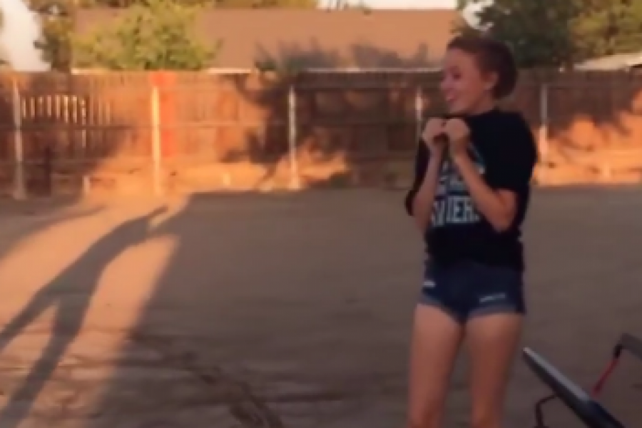 DEVOJKA  SE SKAMENILA OD ŠOKA, NIJE ZNALA DA LI DA SE SMEJE ILI PLAČE OD MUKE: Potez njenog oca oduševio je internet a nju bacio u očajanje, komentari ne prestaju (FOTO/VIDEO)