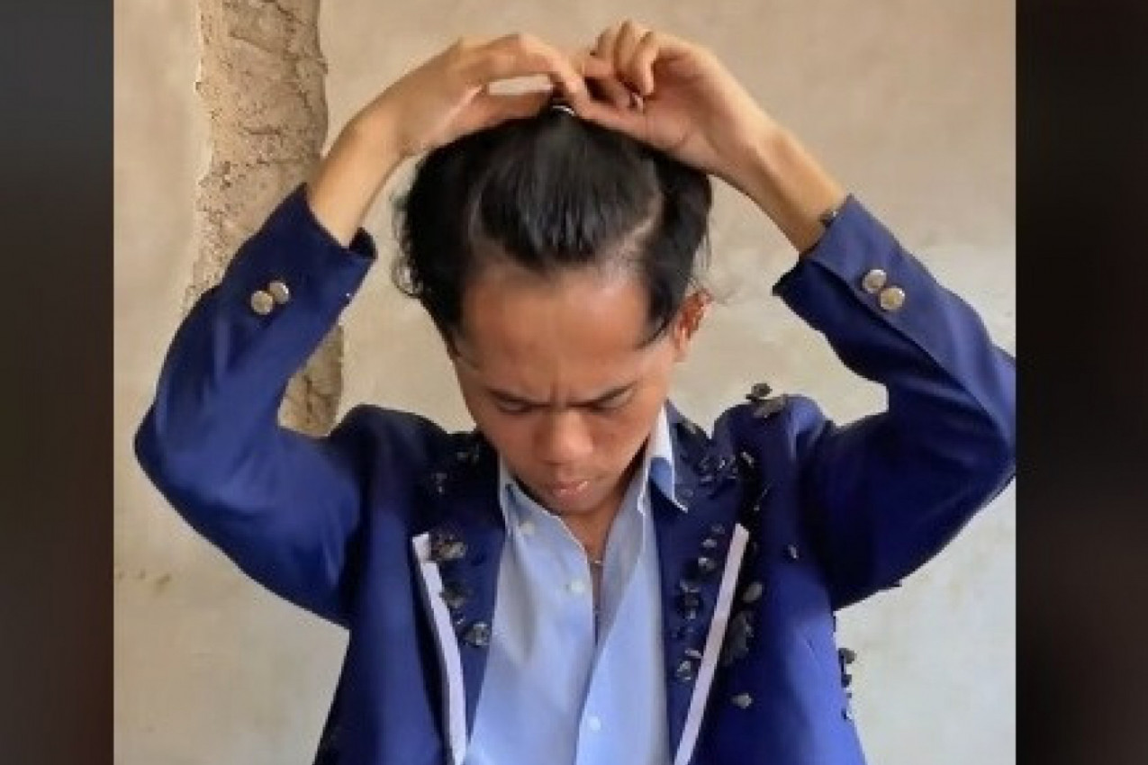 OD KESE JE NAPRAVIO SAKO POZNATOG BRENDA: Tiktoker pokazao sav besmisao današnje mode, rekreirao modele poznatih brendova od stvari pronađenih u garaži i na njivi! (FOTO/VIDEO)