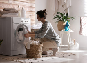 OVE STVARI NIKAKO NE TREBA PRATI U MAŠINI ZA VEŠ: Mogu oštetiti drugu garderobu i sam uređaj!