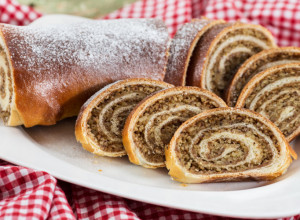 STARINSKI RECEPT ZA ROLAT SA ORASIMA: Poslastica koju su pravile naše bake, topi se u ustima