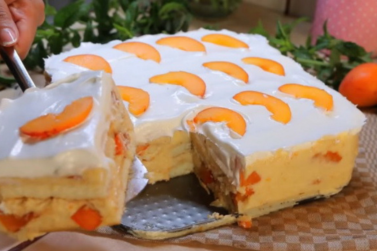 OSVEŽAVAJUĆI KOLAČ SA KASIJAMA ZA VRELE DANE! Ne treba vam rerna a sprema se za čas! (VIDEO)