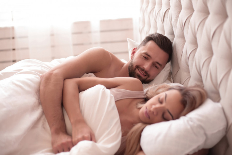 DA LI ULAZAK U POZNE GODINE ZNAČI I KRAJ INTIMNIH ODNOSA:  Rezultati istraživanja će vas zapanjiti, evo kad se najviše uživa u vrelom gužvanju posteljine