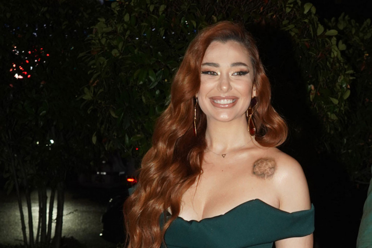 "ŠTA URADI OD SEBE, U TOME MOŽEŠ SAMO NA NOĆ VEŠTICA": Sanja Vučić šokirala fanove novim izgledom, nisu je štedeli komentarima (FOTO)