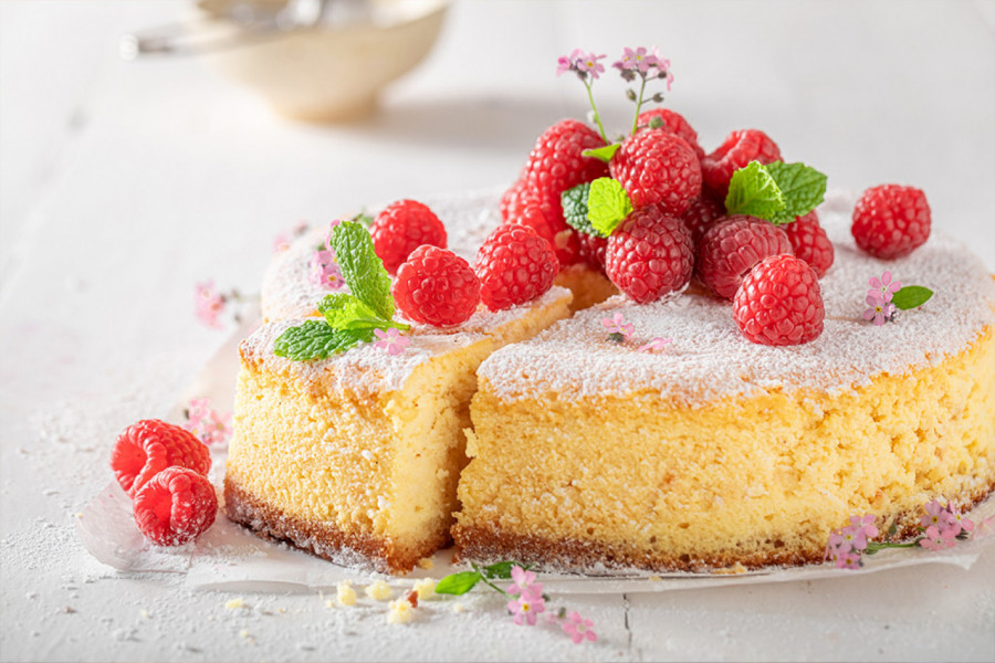 LAGANI VOĆNI KOLAČ KOJI ĆE VAM PROBUDITI SVA ČULA: Idealan dezert za tropske vrućine, zasladite se bez griže savesti!