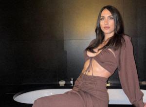 JELISAVETA, KAKO IZGLEDAŠ OVAKO PROKLETO DOBRO? Leopard bikini i bezobrazno duge noge - na ovoj glumici sve pršti