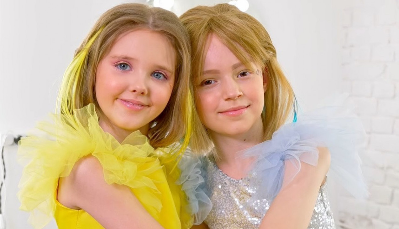 "BLAGO MAJCI KOJA TE JE RODILA": Devojčica pristala da odseče svoju prelepu dugu kosu, snimak zbog koga bi i kamen zaplakao (VIDEO)