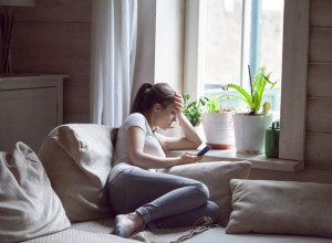 PROGANJAJU JE DUHOVI PROŠLOSTI: Bila je intimna sa bliskim rođakom, sad živi u strahu da se ne sazna istina