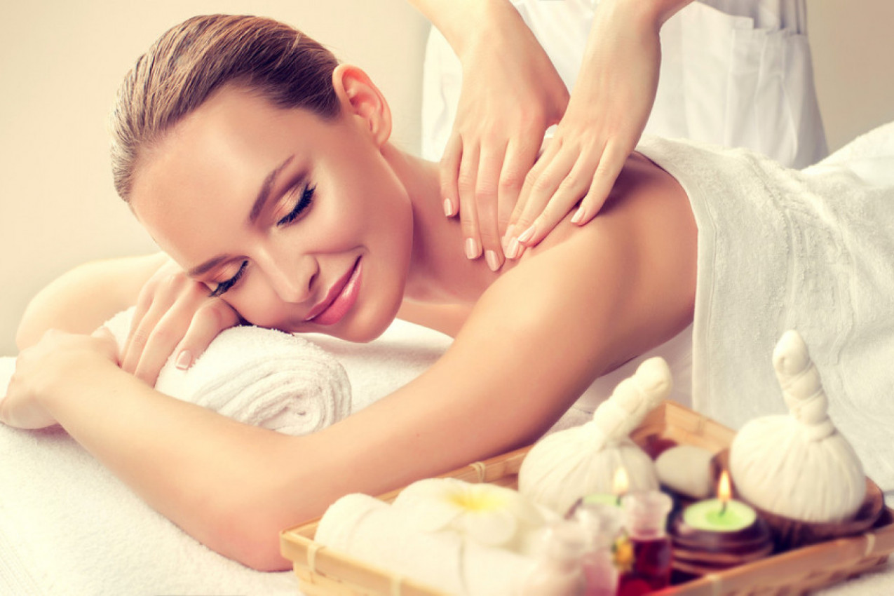 NE MOŽETE DA SPAVATE I IMATE ČESTE GLAVOBOLJE: 4 letnje masaže koje oslobađaju od napetosti i stresa, čak umanjuju i preranu ćelavost