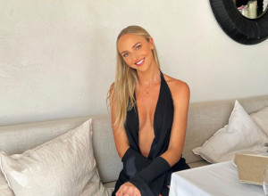 SPAVALA JE SA 300 PARTNERA ZA GODINU DANA: Zavodljiva plavuša otkrila bizarne zahteve koje je dobijala od muškaraca, evo za šta su joj nudili 500 dolara! (FOTO)