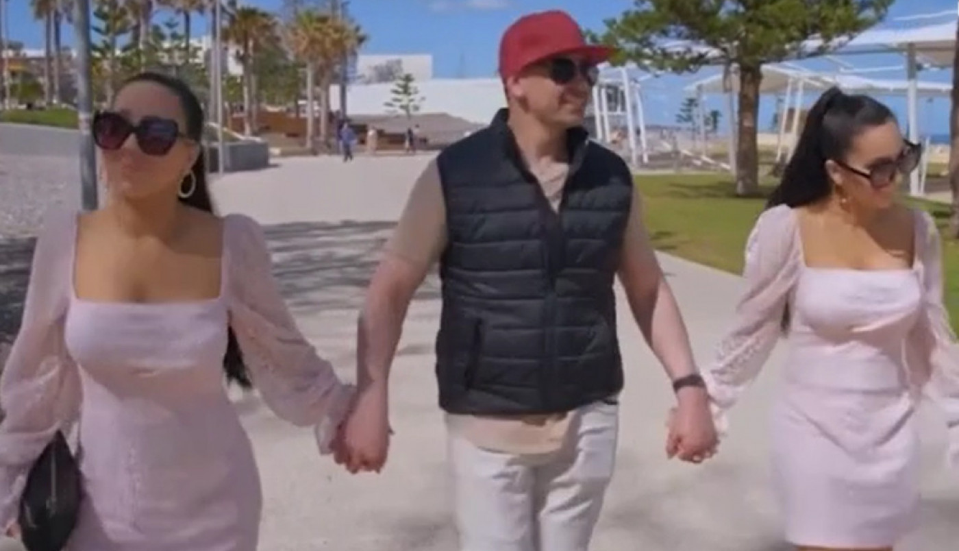 OVE BLIZNAKINJE DELE SVE, ČAK I VERENIKA: Osim što izgledaju identično, sada su otkrile šokantnu tajnu iz kreveta, nećete verovati šta rade! (FOTO)