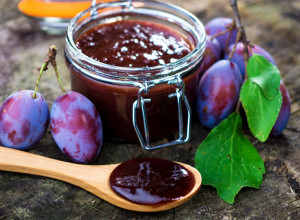 PRIPREMA ZIMNICE BEZ CUPKANJA UZ ŠPORET: Recept za savršen džem od šljiva iz rerne (FOTO)