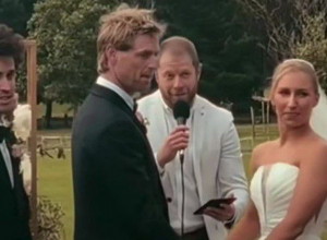 MATIČAR JE ZATRAŽIO BURME NI NE SLUTIVŠI ŠTA ĆE SE POTOM DESITI: Gosti su suznih očiju gledali scenu koja se odvijala pred njima (FOTO+VIDEO)