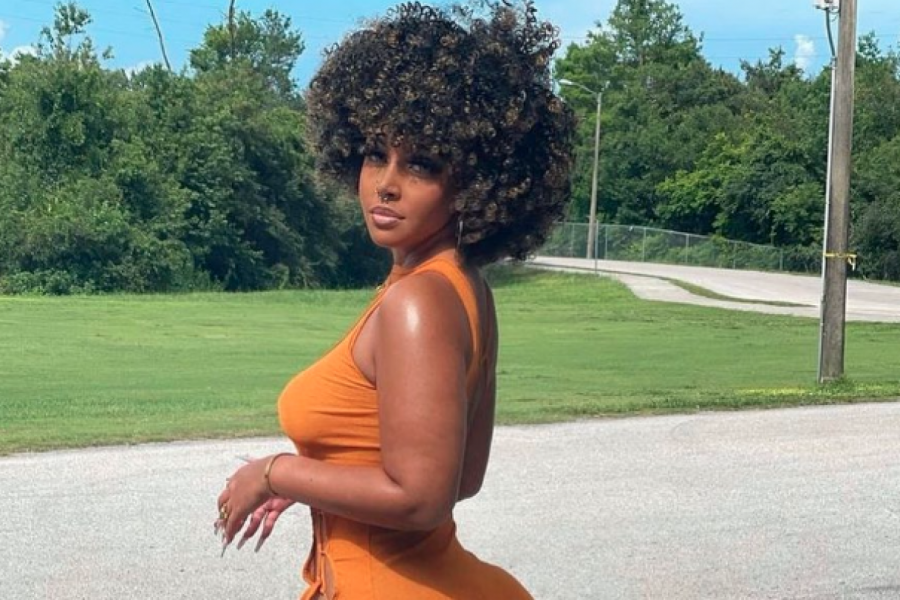 ANGAŽOVALI SU PLUS SAJZ MODEL ZA REKLAMU KUPAĆIH KOSTIMA: Ono što su uradili podiglo je ljude na noge, negativni komentari ne prestaju da se nižu (FOTO)