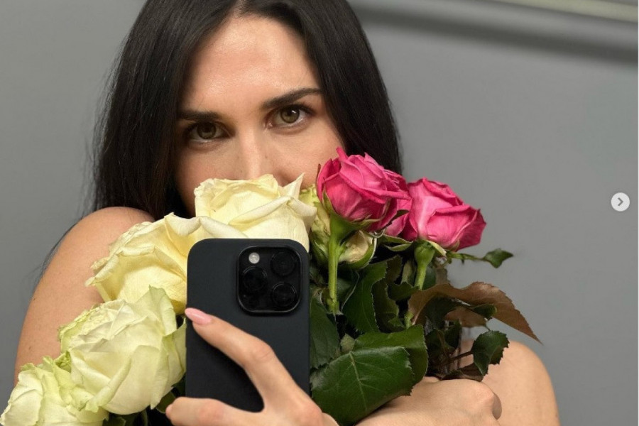 JELISAVETA ORAŠANIN DOMINIRALA NA ROĐENDANU PRIJATELJICE: Šlic do kuka, noge u prvom planu i dilema da li je nosila veš ili ne ispod smele kreacije! (FOTO+VIDEO)