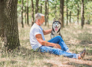 ŠETAO JE PSA KADA JE OSETIO BOLOVE U STOPALU: Ni slutio nije da to može da bude znak smrtonosnog karcinoma! (FOTO)