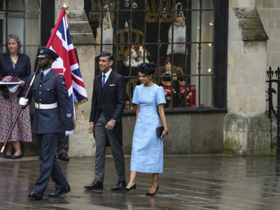 Sa suprugom na krunisanju kralja Čarlsa III